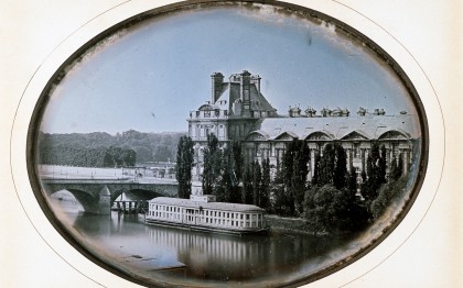 Le Louvre vu de la rive gauche de la Seine
