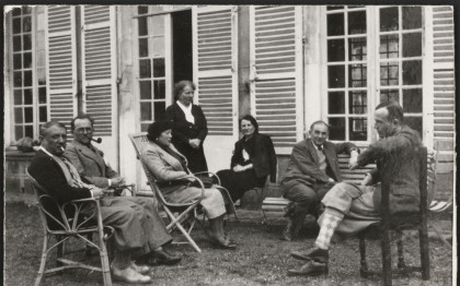 Pablo Picasso with Élie Lascaux, Louise Leiris, Berthe Lascaux, Lucie Kahnweiler, Daniel-Henry Kahnweiler and Michel Leiris at Château de Boisgeloup in Gisors, 1933